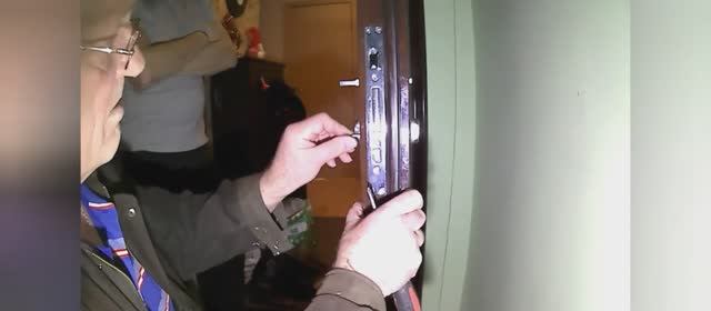 Замена личинки замка входной двери.
