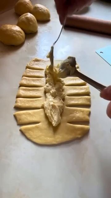 Как завернуть красивую булочку