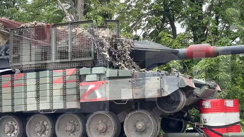 Военные ВС РФ эвакуировали трофейный танк ВСУ Leopard 2 в ДНР