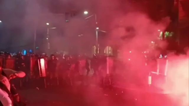Протестующие в Белграде призывали к гражданской войне.