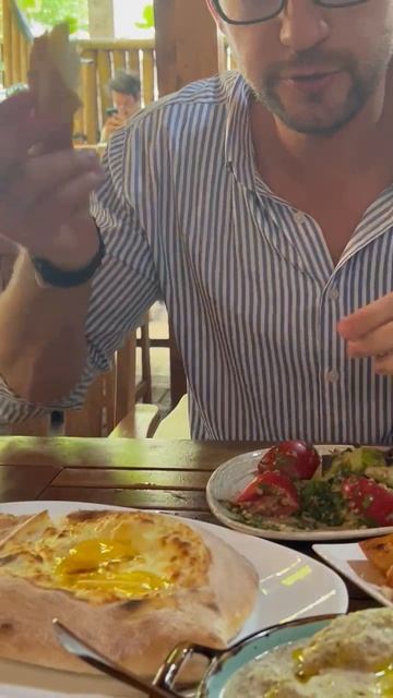 Грузия! Кофе (пиво) и круасан (хачапури)