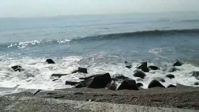 Волна внезапно окатила меня  всю водой