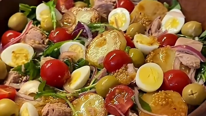 Самый вкусный САЛАТ с тунцом...🥗🥫😋    Рецепт в описании ✍️