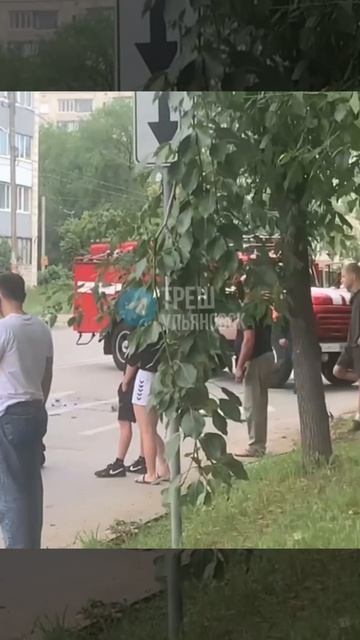 😳 Мотоциклист влетел под машину на Нижней Террасе  На месте работают спецслужбы. Подробности выясня