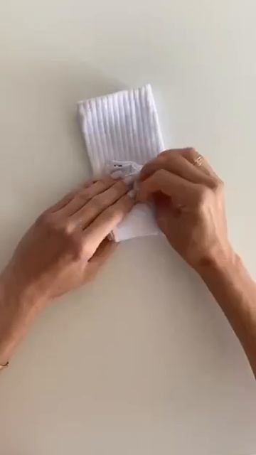 🧦 Удобное хранение носков 

Воспользуйся лайфхаком, чтобы носки не валялись по всему дому! 🤪
