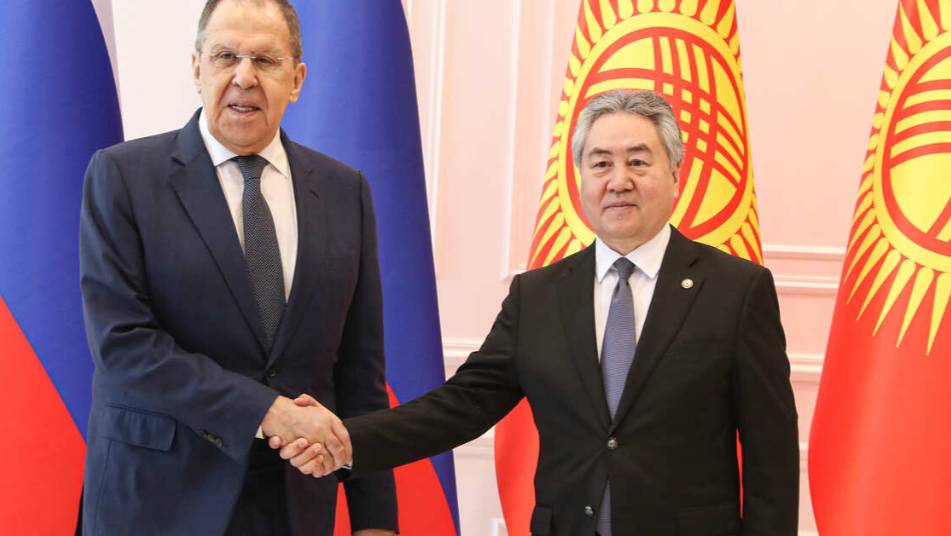 Лавров: мигрантам нужно соблюдать правила пребывания в России