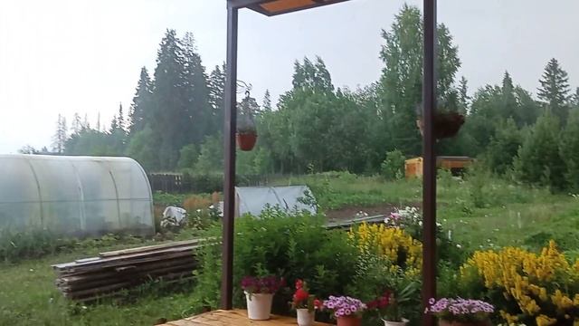 Коньячок и сигара на даче под дождь