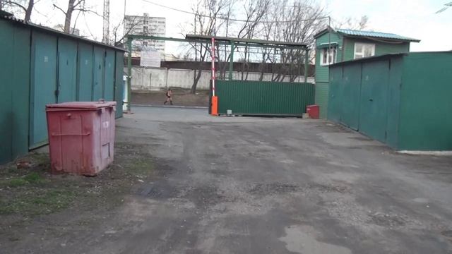 Обещанные на этом месте моим внукам в 15-ом школа и садик отобрали сейчас парковку у моего дома