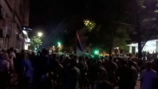 ⚡️В центре Белграда начались столкновения между полицией и протестующими.

По сообщениям СМИ, правоо