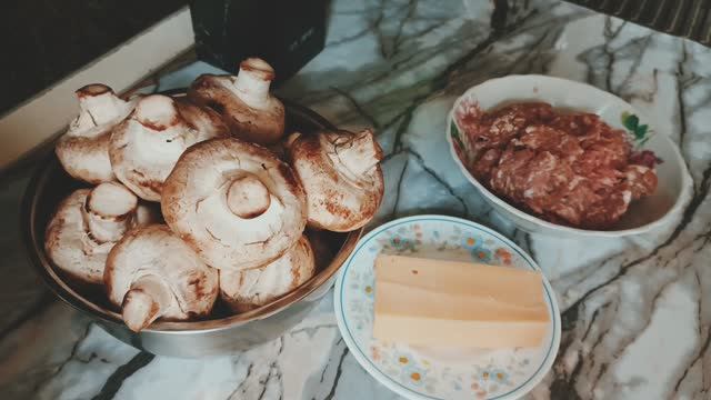 Фаршированные шампиньоны