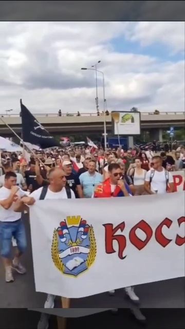 В Белграде начались масштабные протесты, — СМИ.

Студенты и сторонники оппозиции перекрыли площадь С