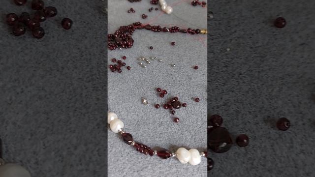 Украшения из барочного жемчуга и граната
