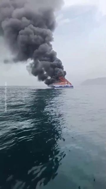 ‼️🇷🇺 Пожар и взрыв на катамаране «Мерлион» во Владивостоке !!!