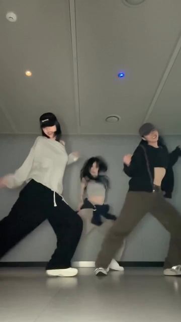 JENNIE- LIKE JENNIE