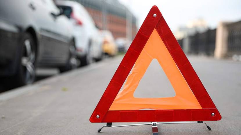 В Москве на СВХ столкнулись мотоцикл и грузовой автомобиль