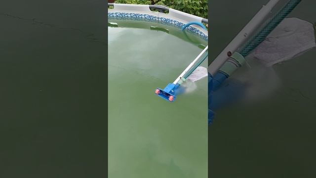 Зазеленел бассейн, залил перекись 37% итог в конце видео. нужно  понизить Ph.