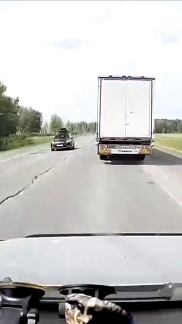 Смелый парень летит навстречу