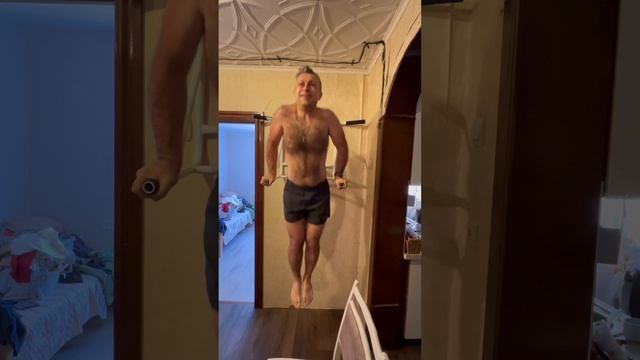 Отжимания на брусьях, осваиваю технику
