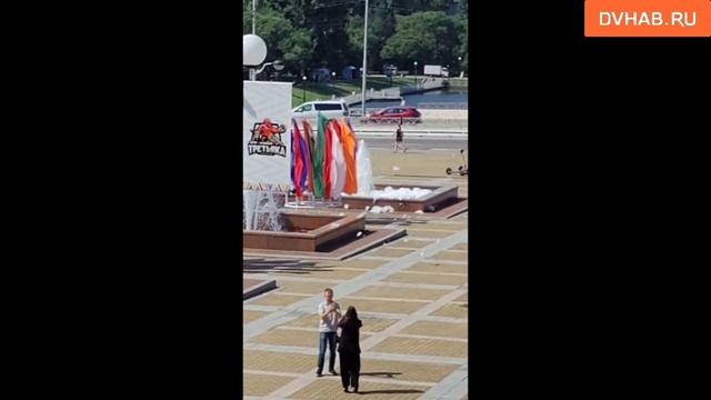 Фонтан у «Платинум Арены» в Хабаровске пускает пену вместо воды