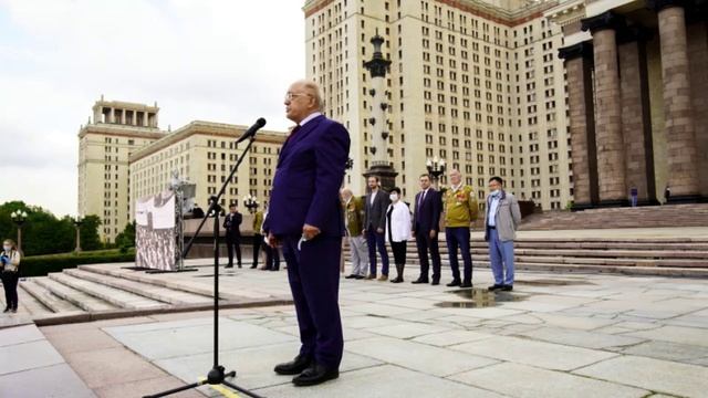 На площадке МГУ. Российские студенческие отряды.