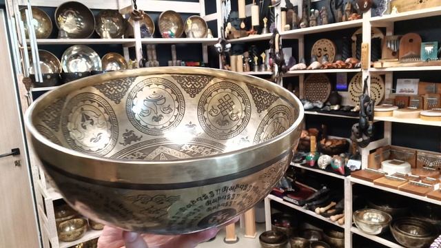 Кованая поющая чаша Lokeshwor Buddha ( 24 см, нота: До #, 138 Гц ) / Singing Bowl / shamanic.moscow