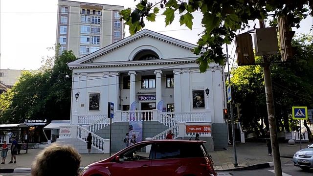 Краснодарский край. Туапсе. Платановая аллея. Площадь Октябрьской революции. Набережная Туапсе.
