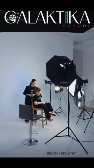 Backstage🎬