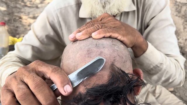Уличное бритье бороды и головы