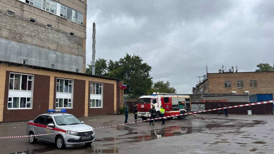 Взрыв прогремел на востоке Москвы, после него возник пожар в контейнере