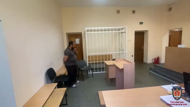 Красноярец без прав налил в анализы воду из унитаза и получил условный срок