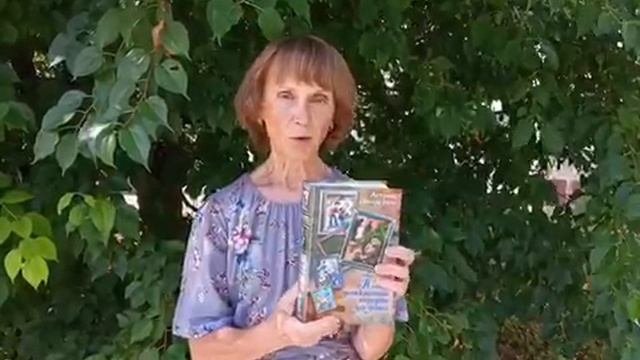 Читаем на даче: Книги в ягодной корзинке