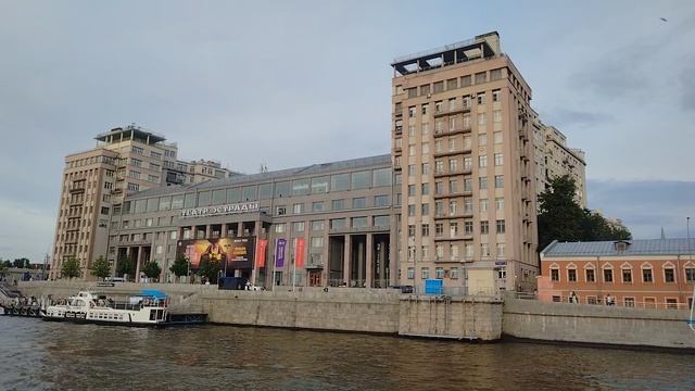 Забытые здания - Театр Эстрады, вид с Москвы-реки.