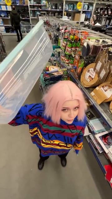 BRUNO (БРУНО) - Маленькая Алина опять ловит большие предметы 藍 #shorts