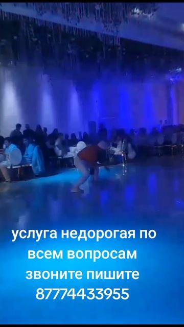 Меня зовут Дмитрий я занимаюсь спортивным видом танца Break Dance выступаю на корпоротивах, свадьбах