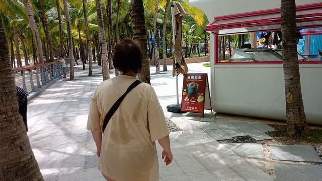 15. Прогулка по набережной