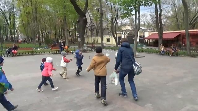 Мистер Макс • Mister Max - ВЛОГ играем с мыльными пузырями