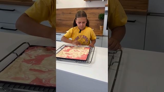 ❤️ Готовим РУЛЕТ “ВИШНЕВЫЙ ПЛОМБИР” с моей 8-летней дочкой