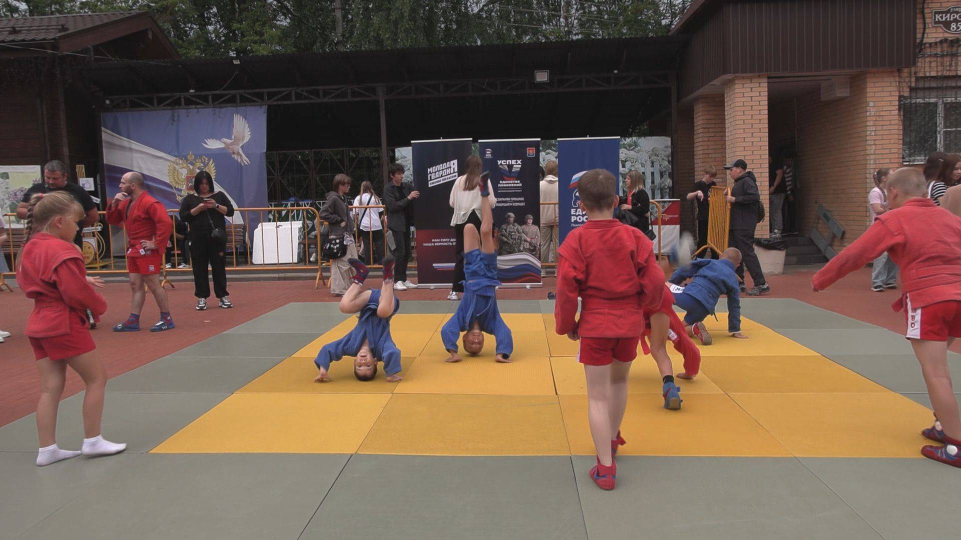 «Единая Россия» в Павловском Посаде организовала открытую тренировку по самбо в честь Дня молодежи