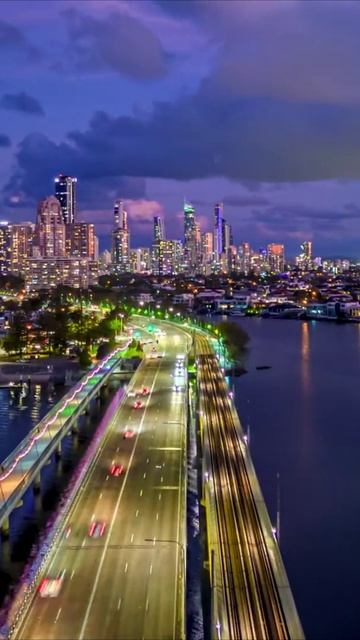 Город оживает на расвете