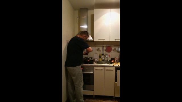 Макароны с тушенкой на сковороде