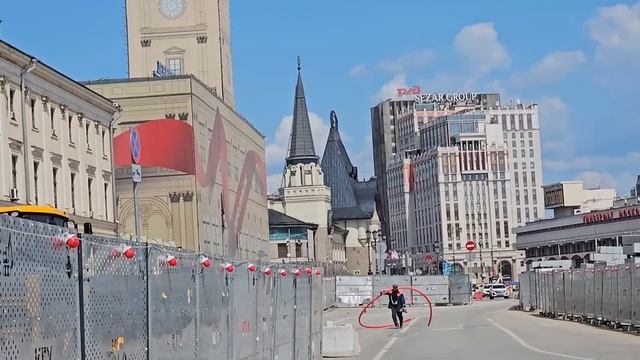 Возвращение Из Москвы в СПб. Поезд Сапсан. Индиец везде чувствует себя как дома.