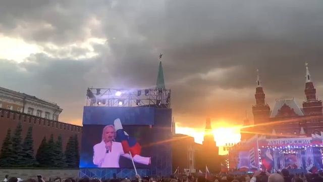 Молодежное добровольчество нашего фонда на концерте в честь празднования дня России!