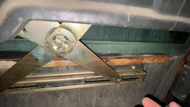 Замена переднего бокового стекла на волге 3110