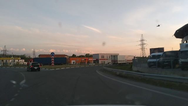 вертолет из окна машины