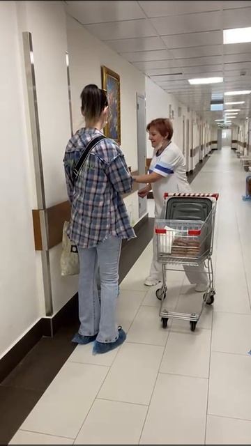 организовали доставку сладостей для детей, находящихся на лечении