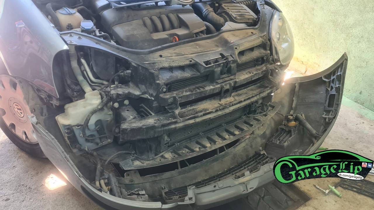 Замена телевизора Volkswagen Golf V, тормозных дисков с колодками и лямбды.