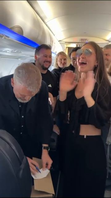 Агутин в самолете
