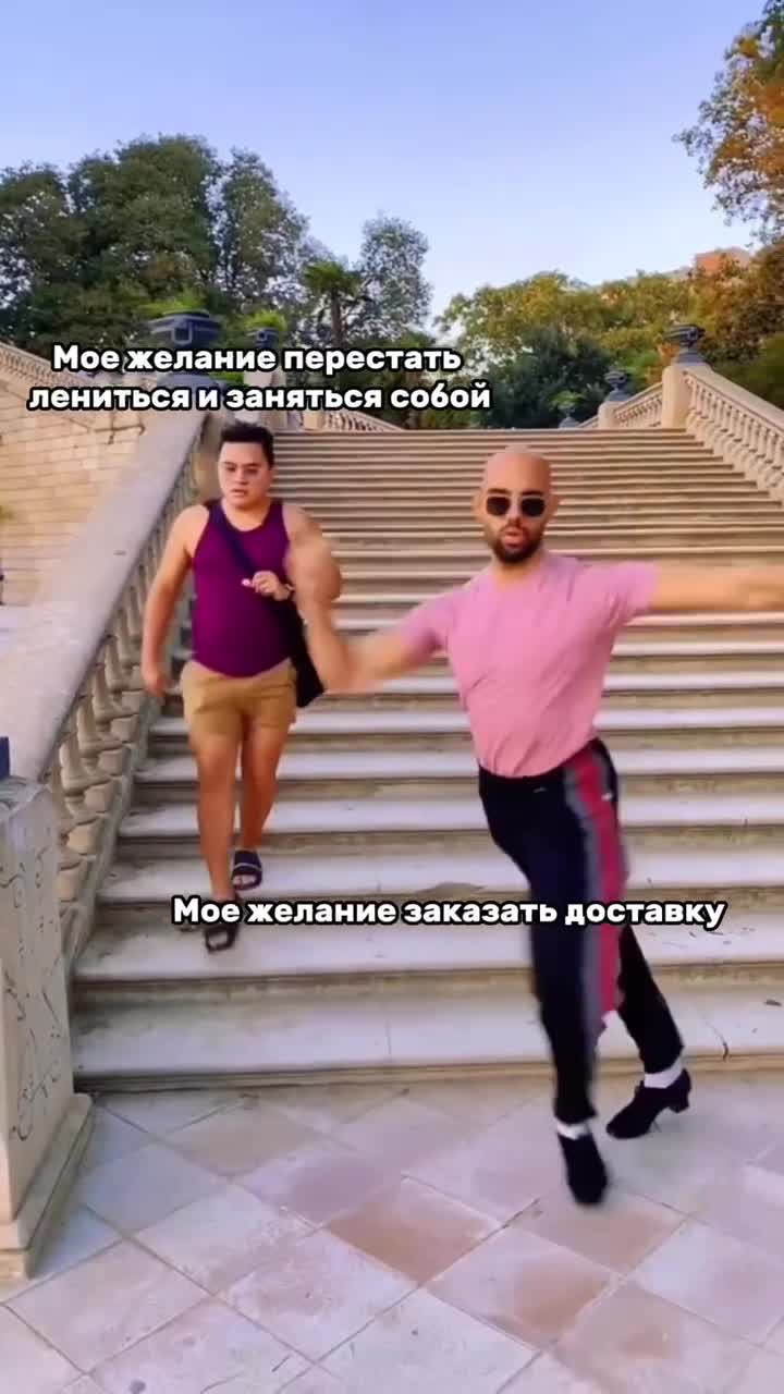 Брайан Михаэль Хиндс танцует и не дает мужчине пройти 🕺
