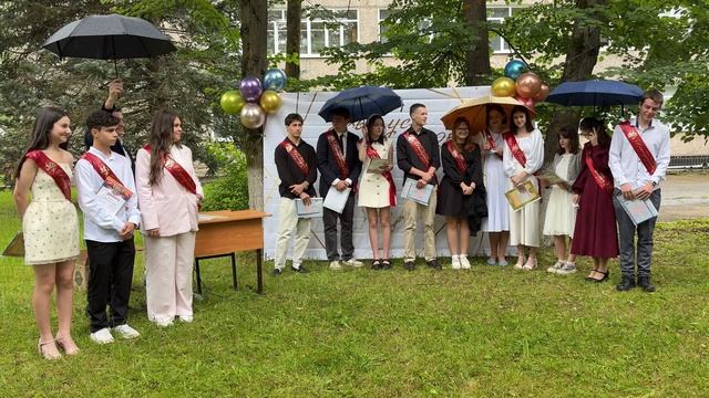 Торжественное вручение аттестатов выпускникам 11 класса. Ответное слово выпускников