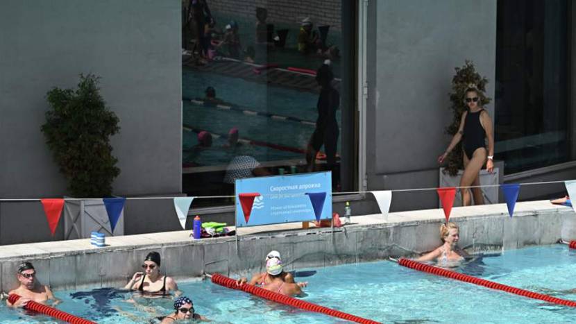Около 30 тыс. москвичей посетили уличные бассейны в июне